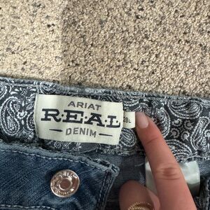 women’s ariat jeans